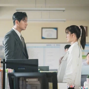 爱在独木桥 사랑은 외나무다리에서 (2024) 剧照 2